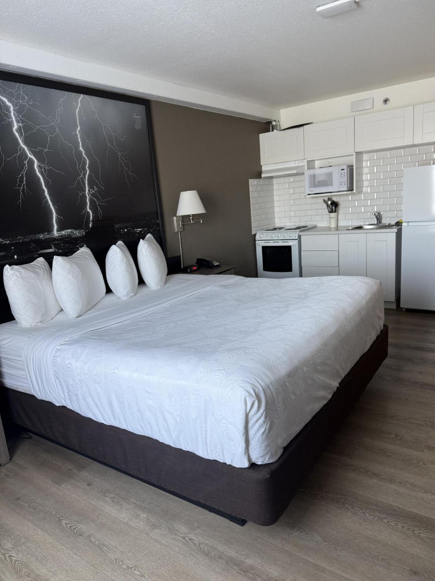 Super 8 By Wyndham Hotel
