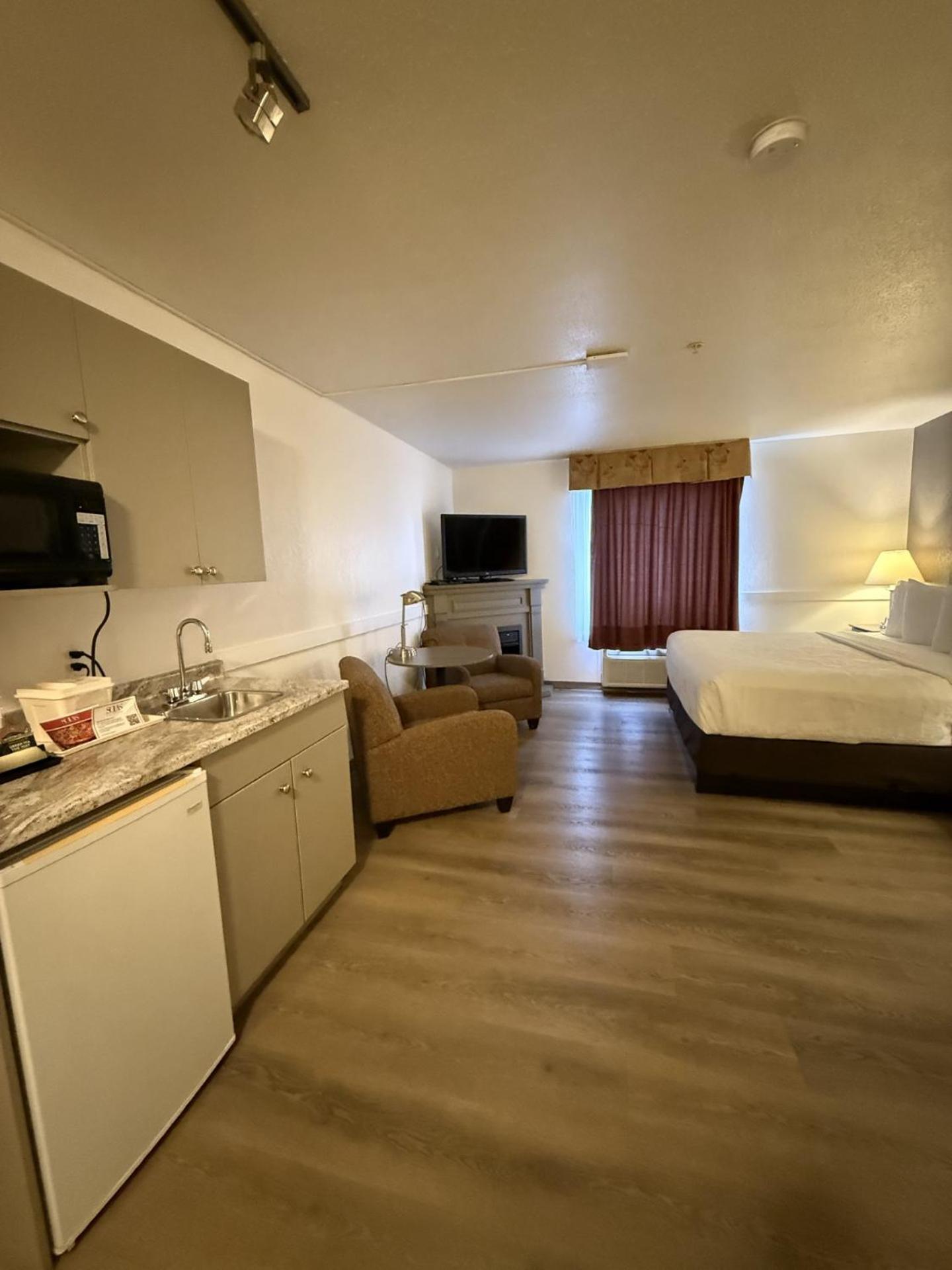 Super 8 By Wyndham Hotel 3*