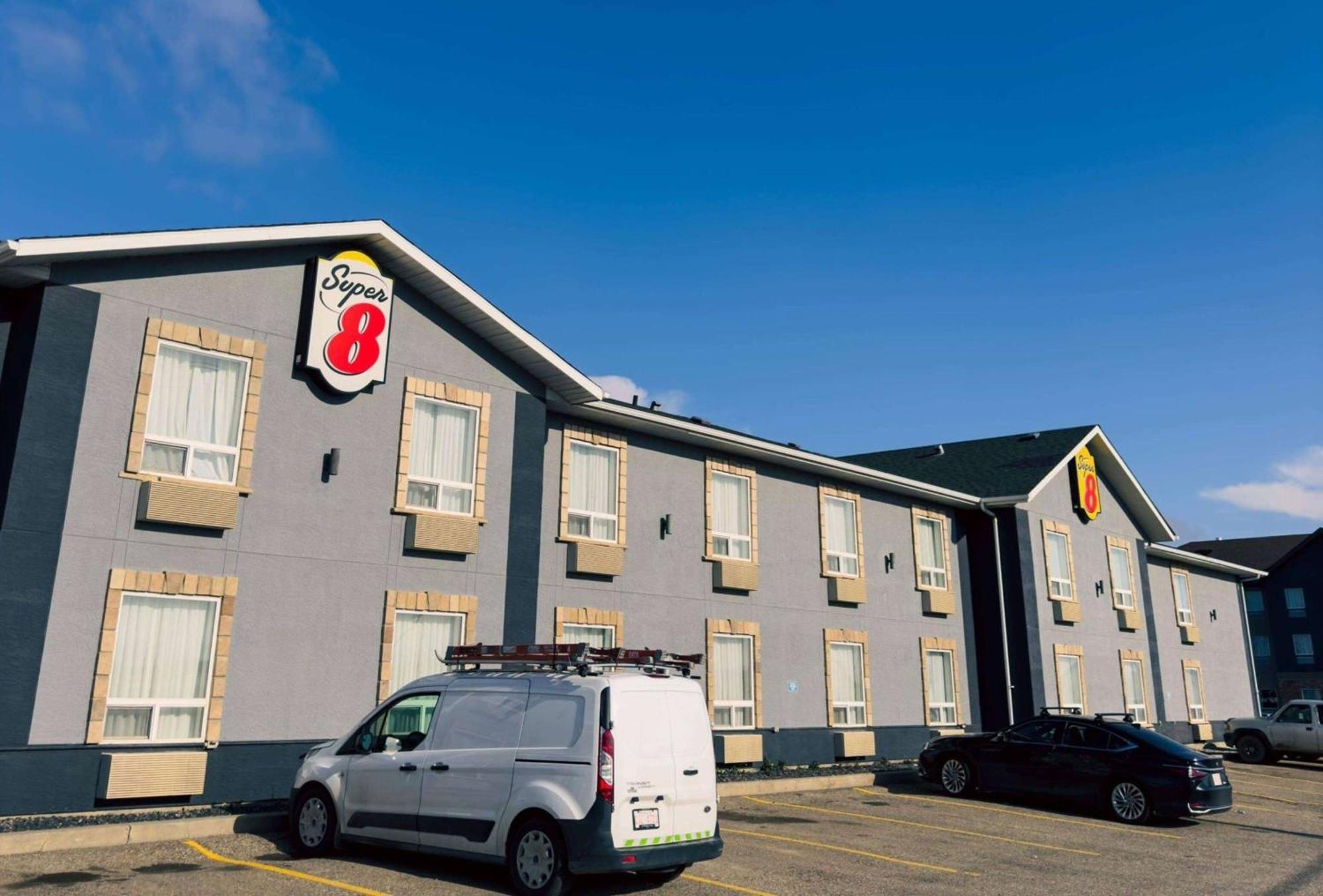 Super 8 By Wyndham Hotel